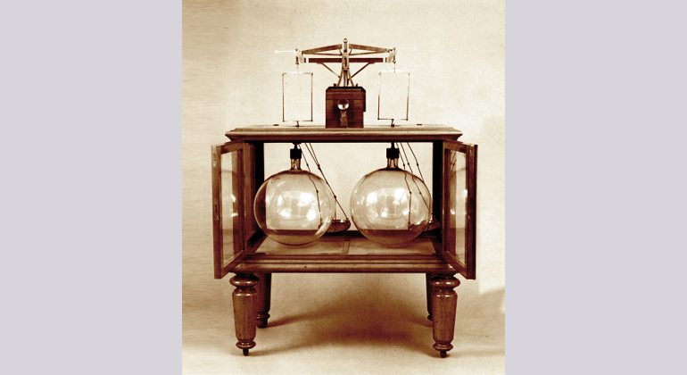  «Начальные основания химии»: ﻿выставка отечественных и зарубежных изданий XIX века 
